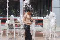 GAFFAR OKKAN - Çocukların Fıskiyelerde Serinleme Keyfi