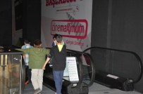 FAST FOOD - Diyarbakır'da Kimsesiz Çocuklar Sinemaya Götürüldü