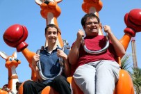 Engelli Çocukların Lunapark Keyfi