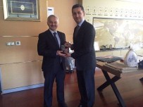 TEMEL KOTIL - Kaymakam Özer Ve Başkan Yemenici THK'da
