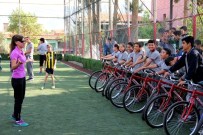 Sarıgöl'de Öğrencilere Bisiklet Dağıtıldı