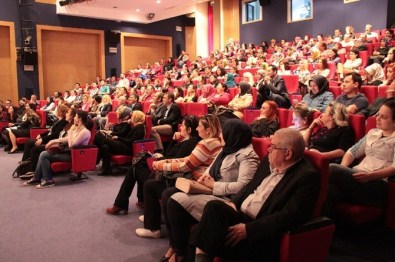 'TEK Kişi Çok Hikâye' Konulu Sağlık Konferansı AKM'de Gerçekleştirildi