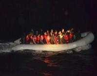 Tekne Motoru Bozulan Kaçakların İmdadına Sahil Güvenlik Yetişti