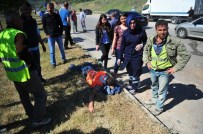 MUSTAFA CANDAN - Tır Otoyol İnşaatı İşçilerini Taşıyan Minibüse Çarptı Açıklaması 6 Yaralı