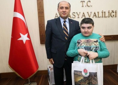 Vali Çomaktekin'den 23 Nisan Mesajı