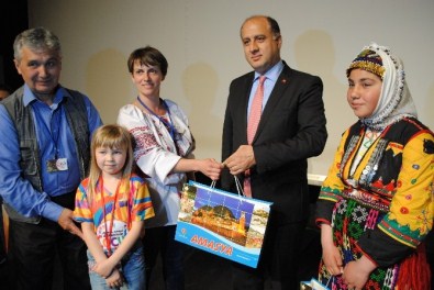 Vali Çomaktekin, Yurt Dışından Gelen Çocuklara Seslendi