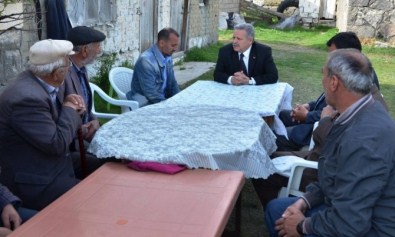 Vali Kahraman, Futbolcu Ahmet Taşkıran'a Taziye Ziyaretinde Bulundu