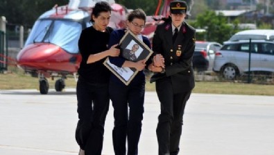 Yarbay eşinin şehit olduğu yere gitti