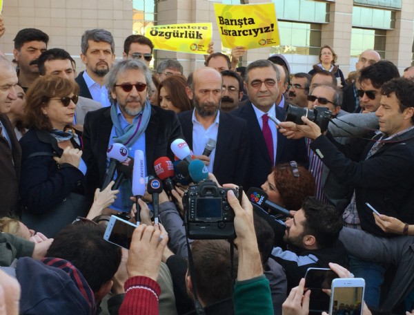 CHP ve HDP'li vekiller kol kola