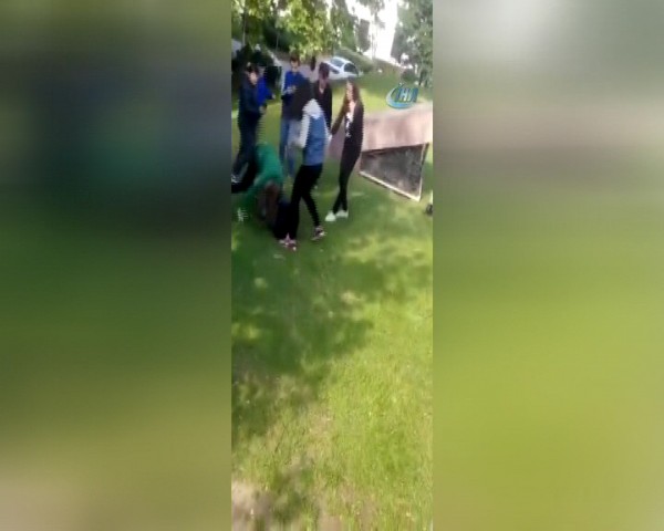 Kızların kavgası kameraya yansıdı