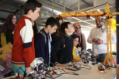 Akıllı Robotlar Festivalde Çocukları Bekliyor