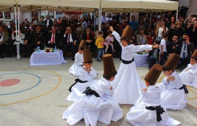 Çocuklar Bayramını Kutladı, Aileler İzledi