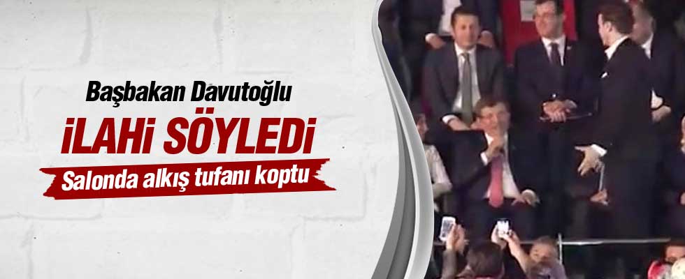 Davutoğlu, Ceceli ile birlikte ilahi okudu