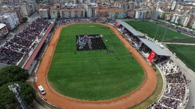 Dünyanın En Büyük Çocuk Korosu 'Çanakkale Ağıdı'nı Söyledi