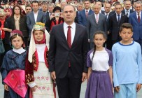 İZMIR İL MILLI EĞITIM MÜDÜRÜ - İzmir'de 23 Nisan Coşkusu