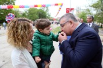 MEHMET SIYAM KESIMOĞLU - Kırklareli Belediye Başkanı Kesimoğlu'nun Çocuk Sevgisi