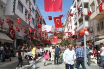 BAYRAM COŞKUSU - Marmaris'te 23 Nisan Kutlamalarının Adresi 105. Sokak Oldu