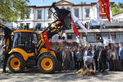 Niksar Belediyesi Makine Parkını Güçlendirdi