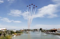 TÜRK YILDIZLARI - Sesten Hızlı Uçabilen 'Türk Yıldızları' Mehter Marşı'yla Coşturdu