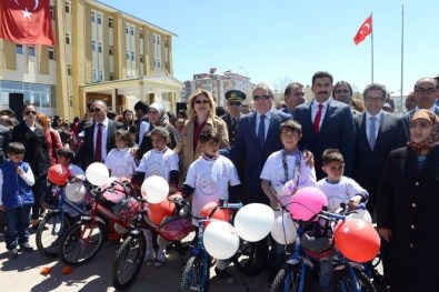 500 Çocuğa Bisiklet Dağıtıldı