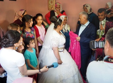 Bakan Yıldırım'dan Damada 'İtaat Et', Geline 'Peki De' Tavsiyesi