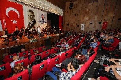 Büyükşehir Belediyesi Aşkın Tuna'yı Hayranlarıyla Buluşturdu