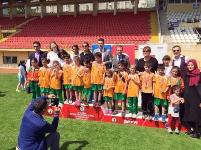 Çocuklar Atletizm Şenliğiyle Coştu