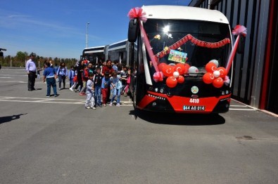 Çocuklar, Trambüsle Şehir Turu Yaptı