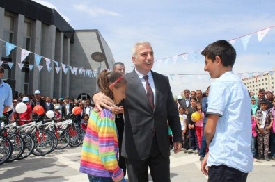 Malatya'da Öğrencilere 500 Adet Bisiklet Dağıtıldı
