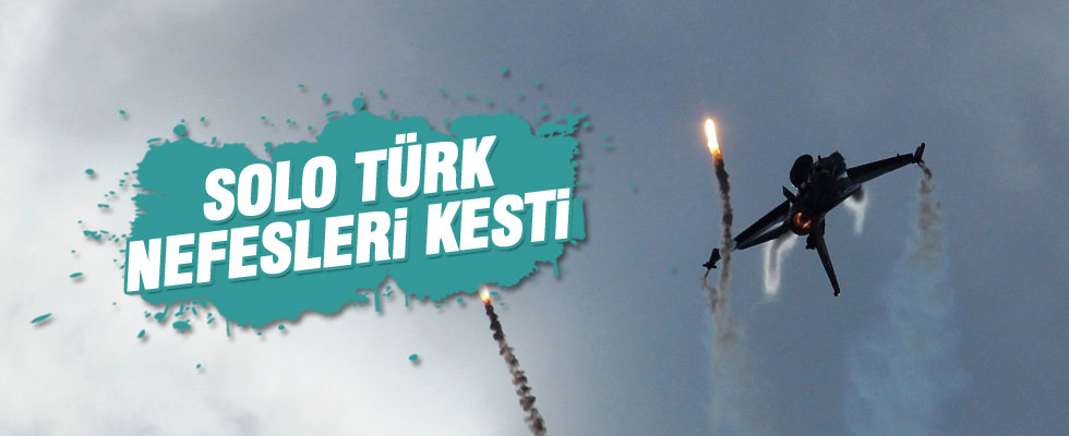 Solo Türk uçağı ile nefes kesen gösteri