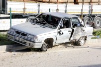 Tekerleği Patlayan Otomobil Kaza Yaptı Açıklaması 3 Yaralı