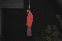 MANKEN - Trafik Levhasına Astıkları Cansız Mankenle 'İdam Cezası' İstediler