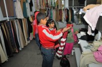 YAZLA - Akşehir Belediyesi Suriyeli Çocukları Sevindirdi