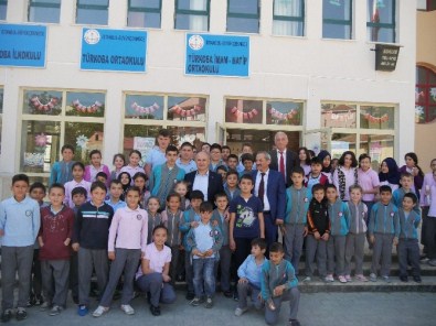 Büyükçekmece Belediye Başkanı Akgün Tepecik'in Okullarını Gezdi