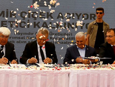 CHP'li Kocaoğlu ile Binali Yıldırım külliye açtı