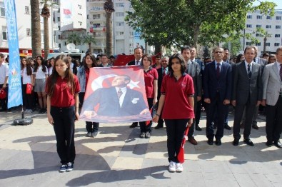 Denizli'de Gençler 'Şehitler Ölmez, Vatan Bölünmez' Diyerek Yürüdü