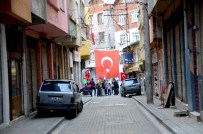 Giresun'un Yağlıdere İlçesi Bayraklarla Donatıldı, İlçe Şehidini Bekliyor