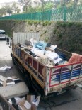 ÇÖP EV - İzmit'te Ölen Bir Şahsın Evinden 2 Kamyon Çöp Çıktı