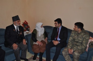 Kora Gazisinin Övünç Madalyası Eşine Verildi