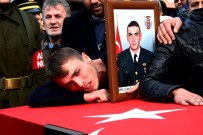 Şehit arkadaşının tabutuna sarılmıştı...