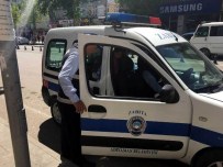 DEMOKRASİ PARKI - Zabıtalar Dilencileri Topluyor