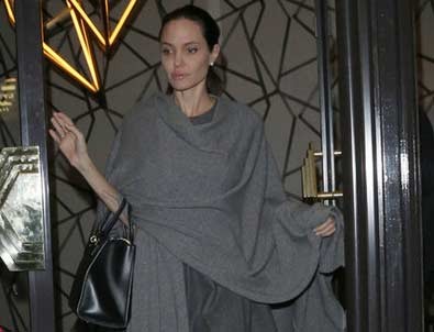 Angelina Jolie eriyor!