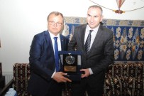 SELIM PALAMUT - Çay Ticaret Ve Sanayi Odasından, Tosyöv Başkan Yardımcısı İhsan Beşer'e Plaket