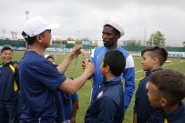 TORKU KONYASPOR - Eto'o'ya, Kalpak Giydi