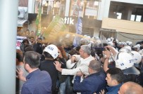 İSLAM ÜLKELERİ - İzmir'de Laiklik Eyleminde Polise Saldıran Gruba Müdahale