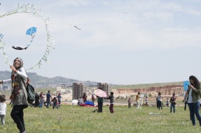 Mardin'de 'Televizyonu Kapat, Uçurma Uçur' Etkinliği