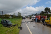 Panelvan İle Otomobil Kafa Kafaya Çarpıştı Açıklaması 3 Yaralı