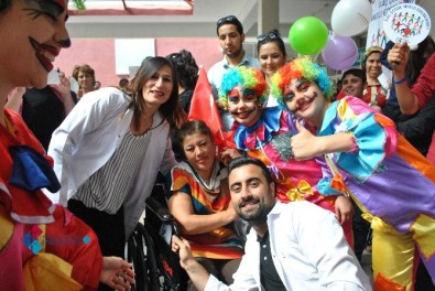 Üniversiteli Stajerler, 23 Nisan'ı Hasta Çocuklarla Kutladı