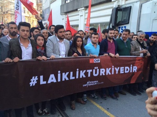 CHP Gençlik Kolları'ndan 'Laiklik' eylemi