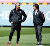 WESLEY SNEIJDER - Aslan, Bursaspor Mesaisine Başladı